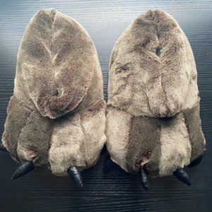 Brown / Black Bear Feet Fuzzy Slippers